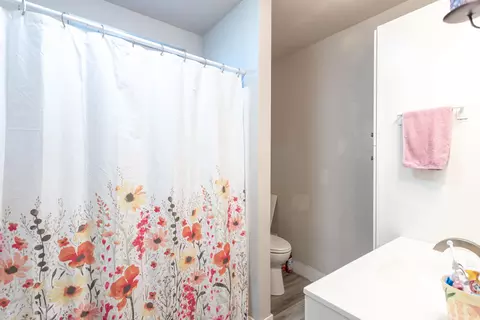 Bath - 1012 State St, Redding, CA 96001 photo 1 of 1