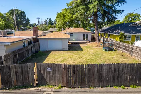 Exterior - 1012 State St, Redding, CA 96001 photo 7 of 11