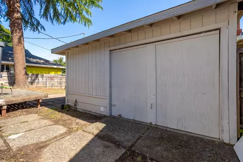 Exterior - 1012 State St, Redding, CA 96001 photo 10 of 11