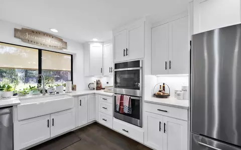 Kitchen - 7067 Tucker Ln, Redding, CA 96002 photo 4 of 7