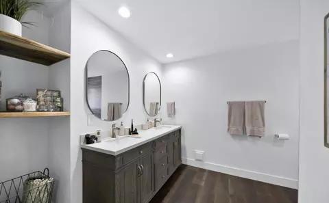 Bath - 7067 Tucker Ln, Redding, CA 96002 photo 2 of 5