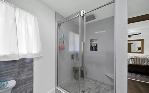 Bath - 7067 Tucker Ln, Redding, CA 96002 photo 4 of 5