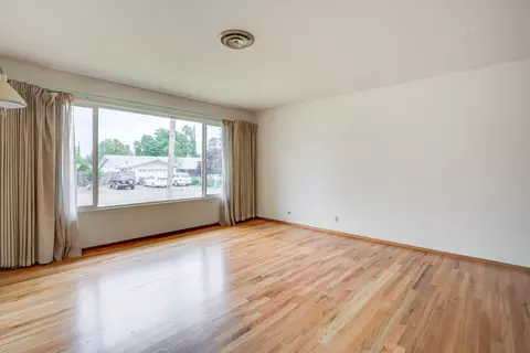 Living - 1228 Ledell Dr, Redding, CA 96002 photo 2 of 6