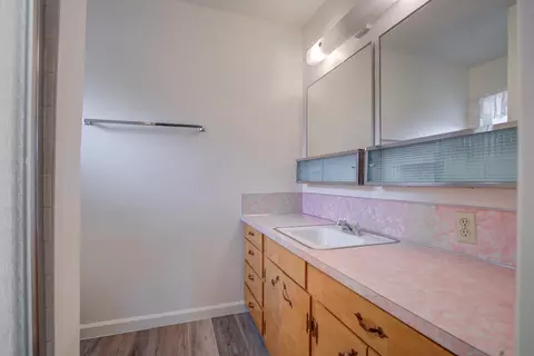 Bath - 1228 Ledell Dr, Redding, CA 96002 photo 3 of 4