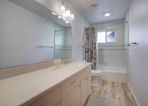 Bath - 1228 Ledell Dr, Redding, CA 96002 photo 1 of 4