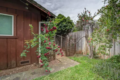 Exterior - 1228 Ledell Dr, Redding, CA 96002 photo 16 of 17