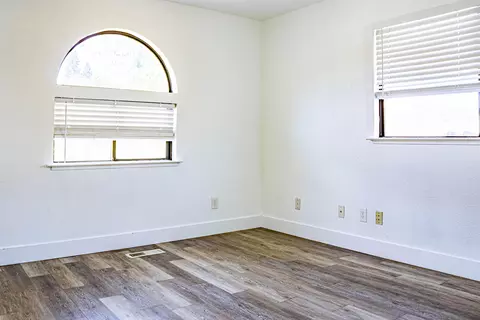 Bedroom - 823 Spaniel Dr, Redding, CA 96003 photo 2 of 2
