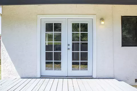 Exterior - 823 Spaniel Dr, Redding, CA 96003 photo 2 of 3
