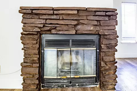 Living - 823 Spaniel Dr, Redding, CA 96003 photo 2 of 2
