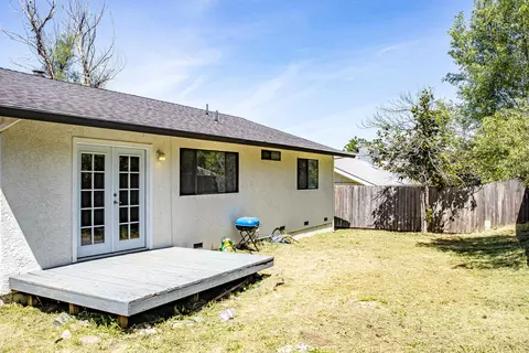 Exterior - 823 Spaniel Dr, Redding, CA 96003 photo 3 of 3