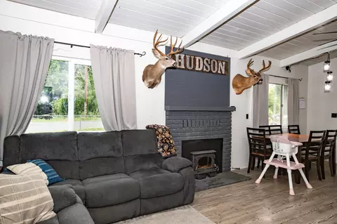 Living - 13487 Evelyn St, Red Bluff, CA 96080 photo 1 of 3