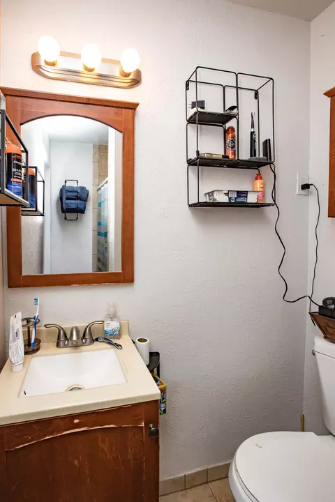 Bath - 13487 Evelyn St, Red Bluff, CA 96080 photo 2 of 3