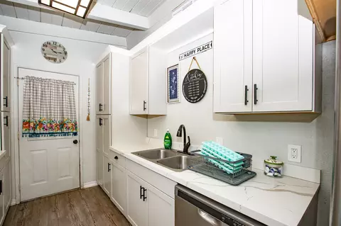 Kitchen - 13487 Evelyn St, Red Bluff, CA 96080 photo 3 of 5