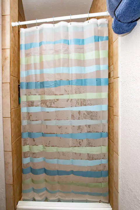 Bath - 13487 Evelyn St, Red Bluff, CA 96080 photo 3 of 3