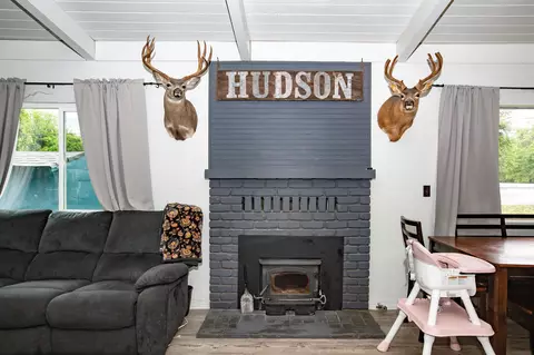 Living - 13487 Evelyn St, Red Bluff, CA 96080 photo 2 of 3