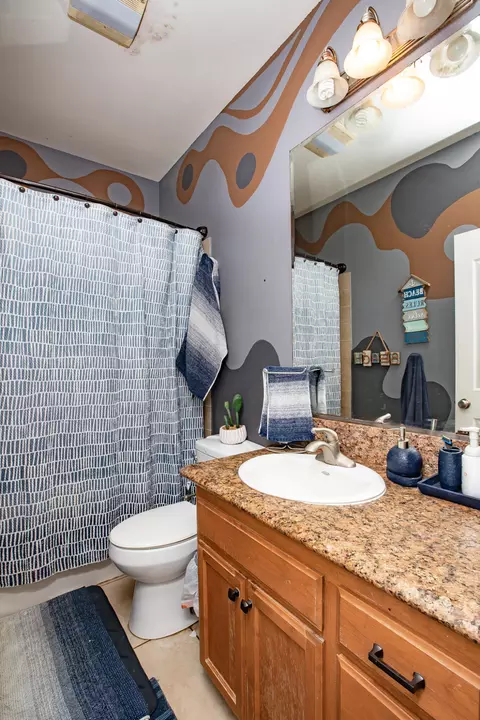 Bath - 20347 Acorn Ave, Red Bluff, CA 96080 photo 2 of 5