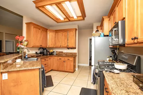Kitchen - 20347 Acorn Ave, Red Bluff, CA 96080 photo 6 of 7