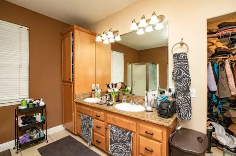 Bath - 20347 Acorn Ave, Red Bluff, CA 96080 photo 4 of 5