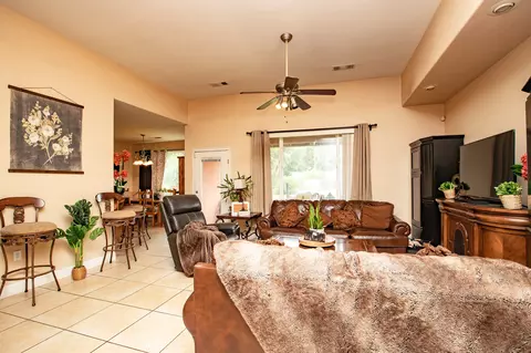 Living - 20347 Acorn Ave, Red Bluff, CA 96080 photo 2 of 3