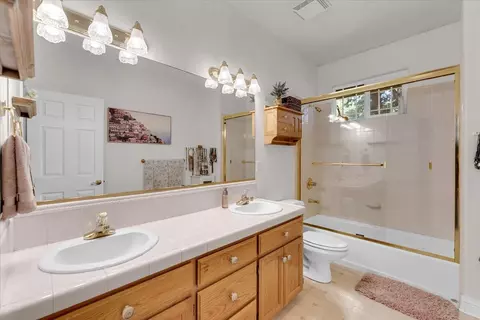 Bath - 2357 Templeton Dr, Redding, CA 96002 photo 3 of 4