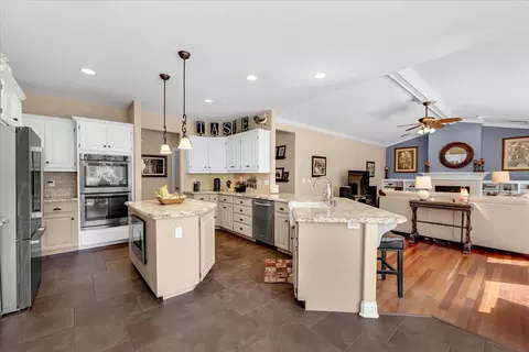Kitchen - 2357 Templeton Dr, Redding, CA 96002 photo 6 of 6