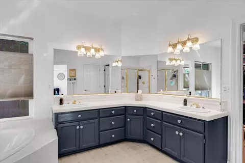 Bath - 2357 Templeton Dr, Redding, CA 96002 photo 1 of 4