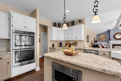 Kitchen - 2357 Templeton Dr, Redding, CA 96002 photo 5 of 6