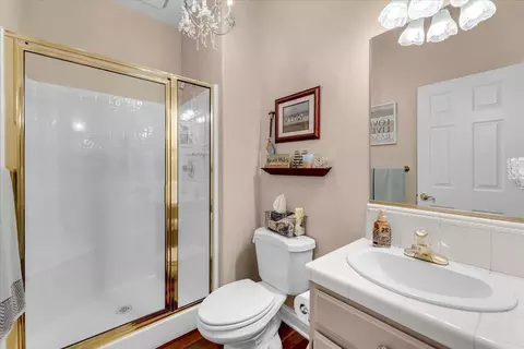 Bath - 2357 Templeton Dr, Redding, CA 96002 photo 4 of 4