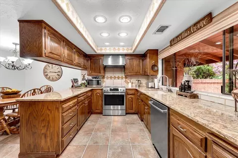Kitchen - 16476 Plateau Cir, Redding, CA 96001 photo 2 of 4