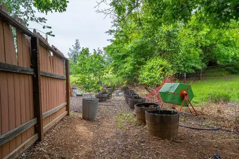 Exterior - 16476 Plateau Cir, Redding, CA 96001 photo 16 of 46