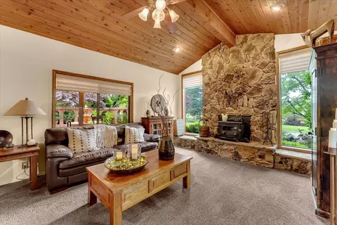 Living - 16476 Plateau Cir, Redding, CA 96001 photo 2 of 6