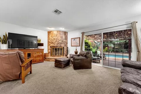 Living - 16476 Plateau Cir, Redding, CA 96001 photo 4 of 6