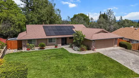 2773 Summerbreeze Pl, Redding, CA 96001