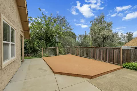 Exterior - 2773 Summerbreeze Pl, Redding, CA 96001 photo 5 of 11