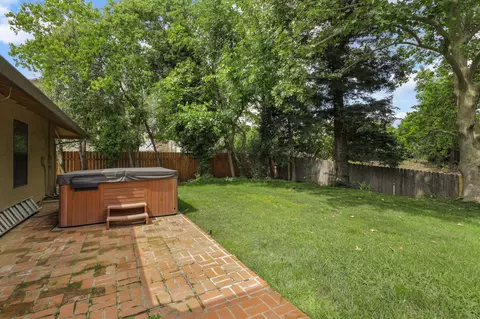 Exterior - 2773 Summerbreeze Pl, Redding, CA 96001 photo 6 of 11