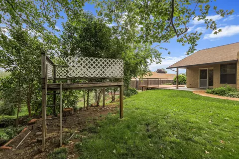 Exterior - 2773 Summerbreeze Pl, Redding, CA 96001 photo 9 of 11