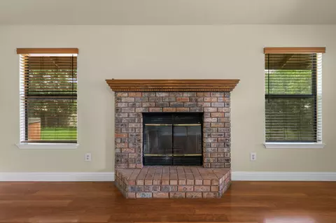 Living - 2773 Summerbreeze Pl, Redding, CA 96001 photo 3 of 6