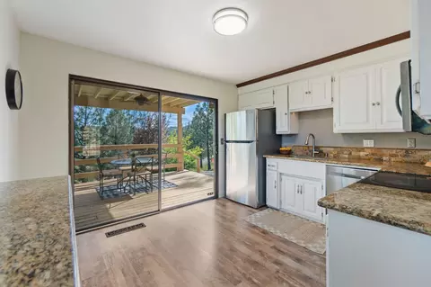 Kitchen - 15754 Rock Creek Rd, Redding, CA 96001 photo 3 of 4