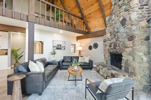 Living - 15754 Rock Creek Rd, Redding, CA 96001 photo 3 of 4