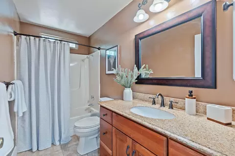 Bath - 15754 Rock Creek Rd, Redding, CA 96001 photo 3 of 3