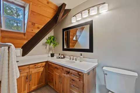 Bath - 15754 Rock Creek Rd, Redding, CA 96001 photo 1 of 3