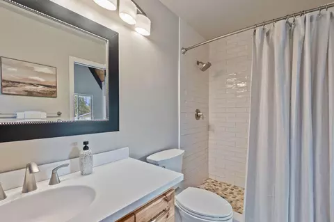Bath - 15754 Rock Creek Rd, Redding, CA 96001 photo 2 of 3