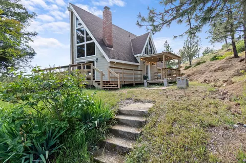 Exterior - 15754 Rock Creek Rd, Redding, CA 96001 photo 5 of 20