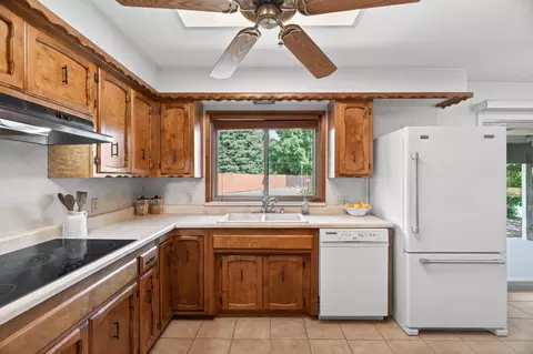 Kitchen - 7137 Granada Dr, Redding, CA 96002 photo 5 of 6