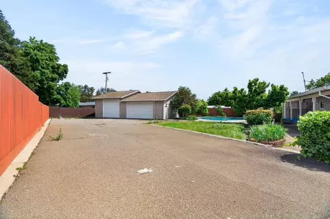 Exterior - 7137 Granada Dr, Redding, CA 96002 photo 14 of 15