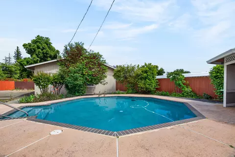 Exterior - 7137 Granada Dr, Redding, CA 96002 photo 9 of 15
