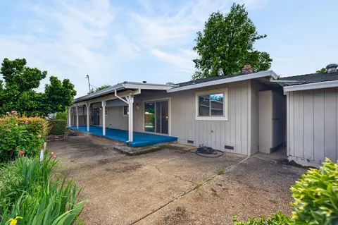 Exterior - 7137 Granada Dr, Redding, CA 96002 photo 6 of 15