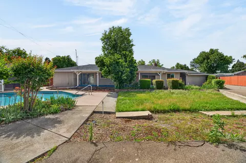 Exterior - 7137 Granada Dr, Redding, CA 96002 photo 12 of 15