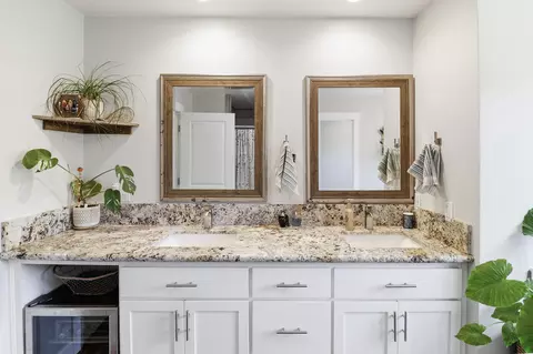 Bath - 7300 Placer Rd, Redding, CA 96001 photo 3 of 5