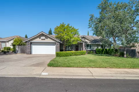 Exterior - 3438 Showboat Ct, Redding, CA 96003 photo 3 of 20